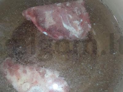 Špinatų sriuba su kiaulienos šonkauliais Žingsnis 1