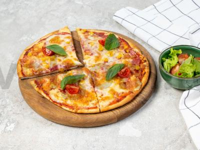 Pica su kukurūzais ir čederio sūriu pagrindine nuotrauka