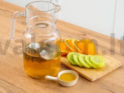 Tropinis kokteilis su žaliuoju arbata Žingsnis 1