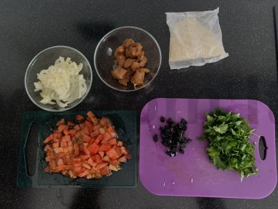 Ryžiai su vištienos filė, daržovėmis ir džiovintomis slyvomis Žingsnis 1