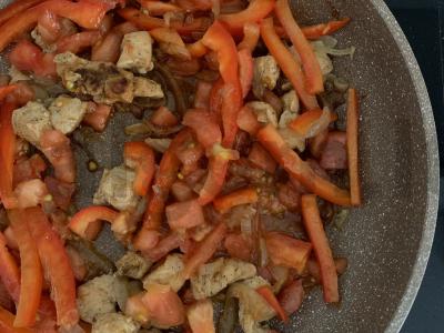 Ryžiai su vištienos filė, daržovėmis ir džiovintomis slyvomis Žingsnis 3