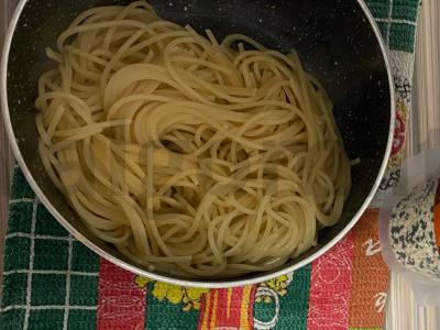 Spagečiai su krevetėmis grietinėlėje Žingsnis 1