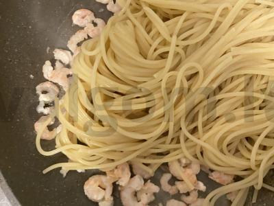 Spagečiai su krevetėmis grietinėlėje Žingsnis 4