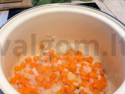 Špinatų sriuba su jautienos troškiniu ir kiaušiniu Žingsnis 1