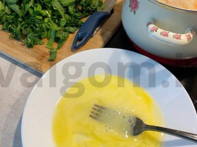 Špinatų sriuba su jautienos troškiniu ir kiaušiniu Žingsnis 3