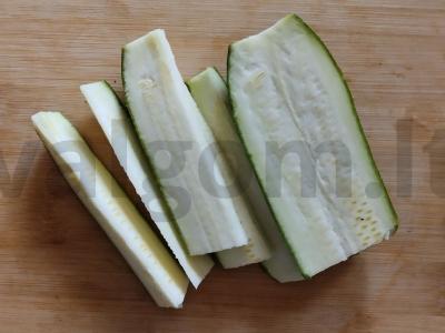 Cukinijų traškučiai su aštriu grietinės padažu Žingsnis 1