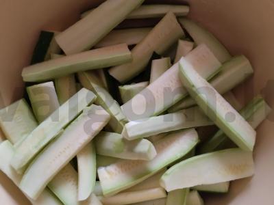 Cukinijų traškučiai su aštriu grietinės padažu Žingsnis 2