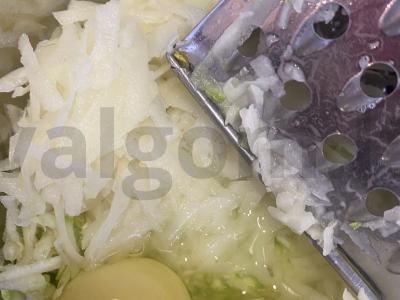 Bulviniai blynai su cukinija Žingsnis 3