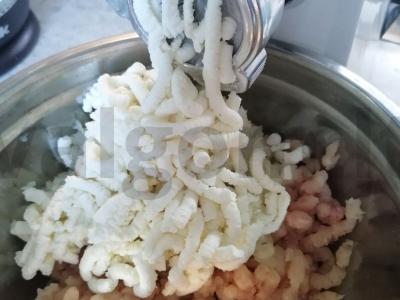 Vištienos kotletai su varške lėtoje viryklėje Žingsnis 2