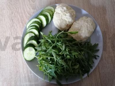 Vištienos kotletai su varške lėtoje viryklėje pagrindine nuotrauka