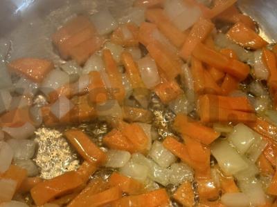 Namų vištienos sriuba su makaronais ir skrudinta duona Žingsnis 2