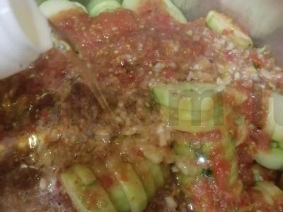 Agurkai pomidorų padaže Žingsnis 5