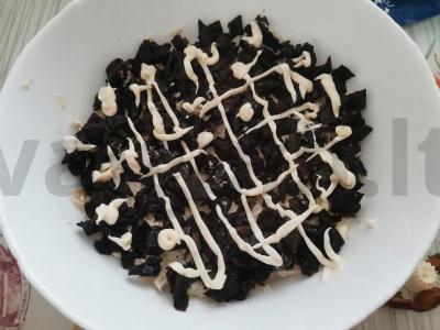 Salotos su džiovintais abrikosais ir vištienos krūtinėle Žingsnis 2