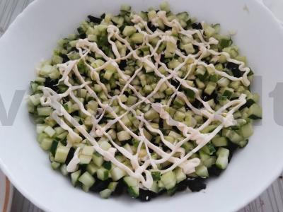 Salotos su džiovintais abrikosais ir vištienos krūtinėle Žingsnis 3