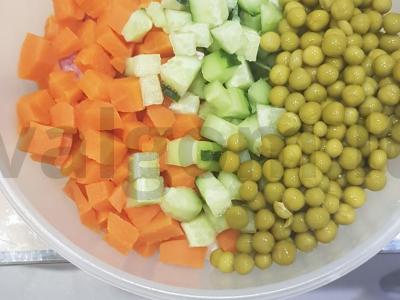 Olivje su šviežiu agurku Žingsnis 2