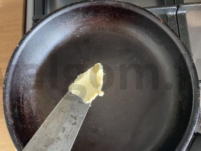 Troškinti pievagrybiai su svogūnais ir padažu Žingsnis 3