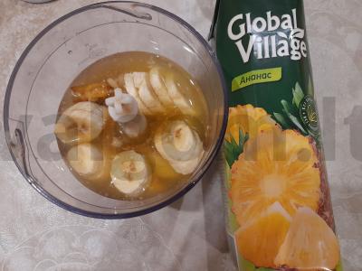 Atgaivinantis ananasų sulčių, banano ir kriaušės kokteilis Žingsnis 3