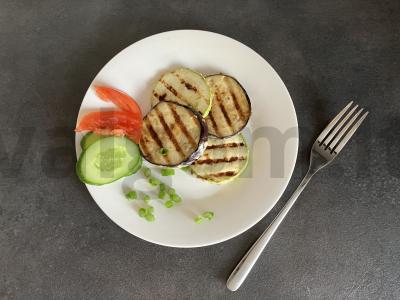 Grilio daržovės su prieskoniais pagrindine nuotrauka