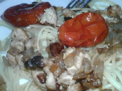 Spagetini su grybais ir vištiena pagrindine nuotrauka