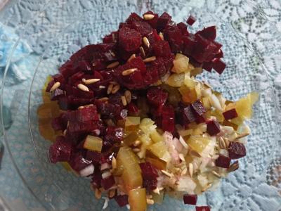 Salotos su burokėliais, kiaušiniu ir saulėgrąžų sėklomis Žingsnis 2