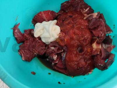 Mėsa, kepta orkaitėje su pomidorais Žingsnis 2