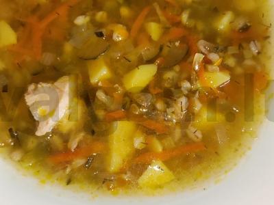 Sūris su perlų kruopomis, vištiena ir daržovėmis pagrindine nuotrauka