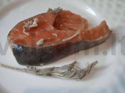 Lašišos steikas su šafranų ir putpelių kiaušiniais Žingsnis 1