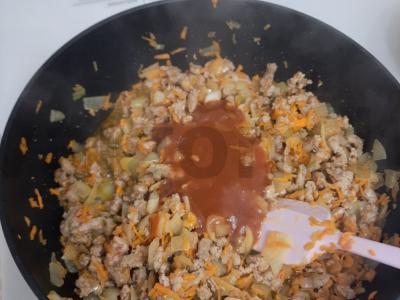 Makaronai su faršu, kečupu ir prieskoniais Žingsnis 4