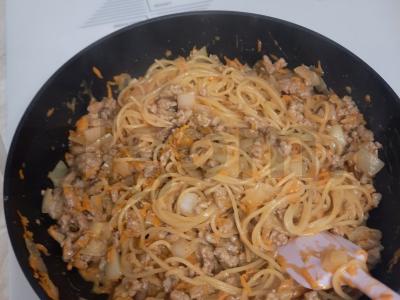 Makaronai su faršu, kečupu ir prieskoniais Žingsnis 6