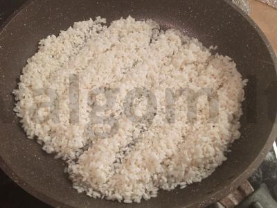 Ryžiai su prieskoniais keptuvėje Žingsnis 3