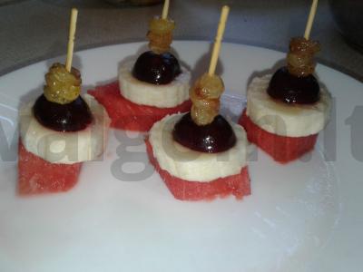 Vaisių kanapė pagrindine nuotrauka