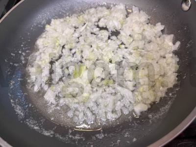 Troškinta kopūstai su kalakutiena ir dešrelėmis Žingsnis 2