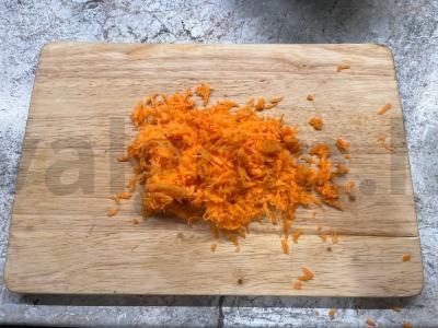 Troškinta kopūstai su kalakutiena ir dešrelėmis Žingsnis 3