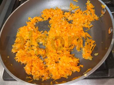 Troškinta kopūstai su kalakutiena ir dešrelėmis Žingsnis 4