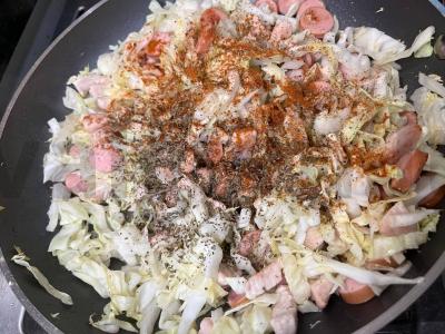 Troškinta kopūstai su kalakutiena ir dešrelėmis Žingsnis 10