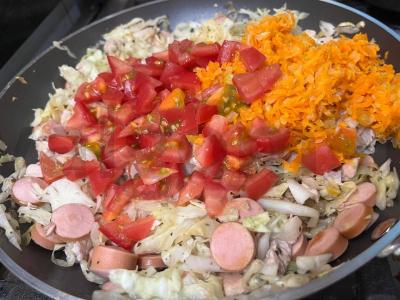 Troškinta kopūstai su kalakutiena ir dešrelėmis Žingsnis 11