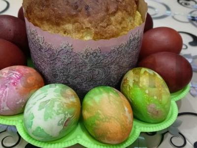 Velykiniai dažyti kiaušiniai pagrindine nuotrauka