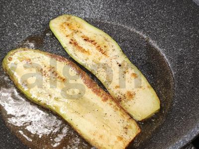 Cukinijų ritinėliai su grietininiu sūriu ir česnaku Žingsnis 2