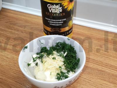 Cukinijų ritinėliai su grietininiu sūriu ir česnaku Žingsnis 4