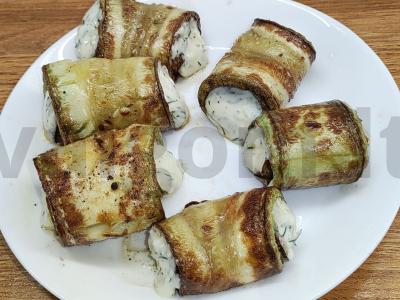 Cukinijų ritinėliai su grietininiu sūriu ir česnaku pagrindine nuotrauka