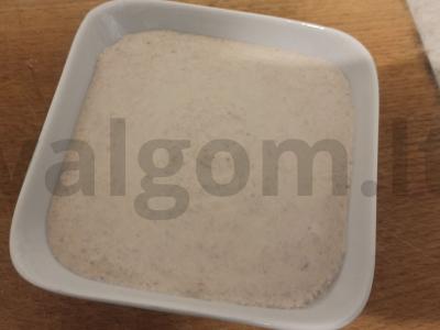 Grietinėlės kremas su šokolado trupiniais pagrindine nuotrauka