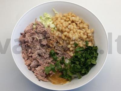 Maistingas salotas su tunu, pupelėmis ir granatu Žingsnis 2