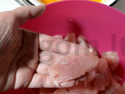 Nuggetai su agurkų padažu Žingsnis 1