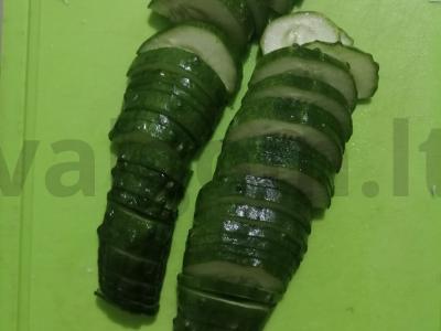 Aštrus salotas su marinuotais imbierais Žingsnis 1