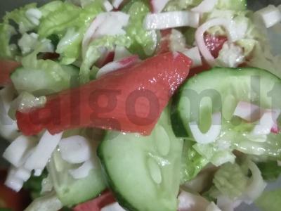 Aštrus salotas su marinuotais imbierais pagrindine nuotrauka