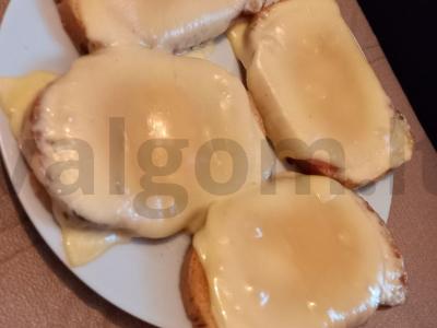 Sumuštiniai su dešra ir sūriu pagrindine nuotrauka