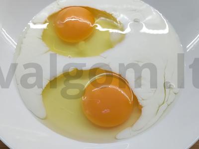 Kiaušinių omletas su kumpiu po sūriu Žingsnis 4