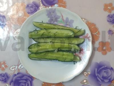 Sūdyti agurkai maišelyje pagrindine nuotrauka