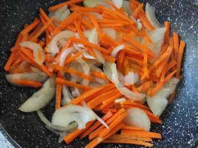 Kepta sojų pupelių šparaginė su daržovėmis ir makaronais Žingsnis 1