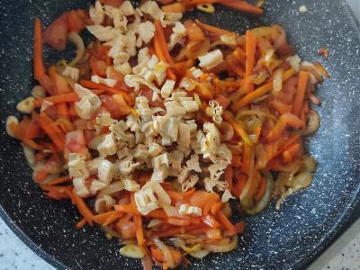 Kepta sojų pupelių šparaginė su daržovėmis ir makaronais Žingsnis 2